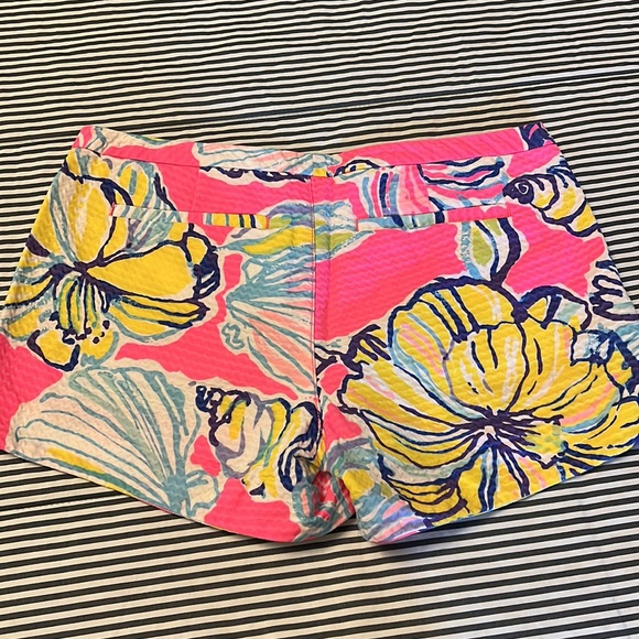 Lilly Pulitzer shorts 3 in. Size 2 - Picture 3 of 3